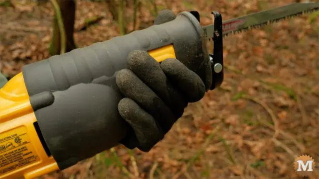 Pruning reciprocating saw handle grip