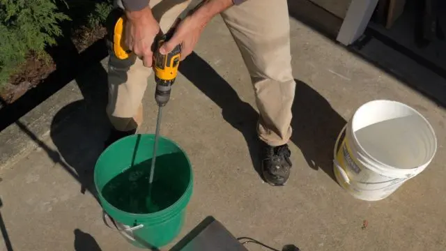 making foam with a screen on a paint mixer drill attachment