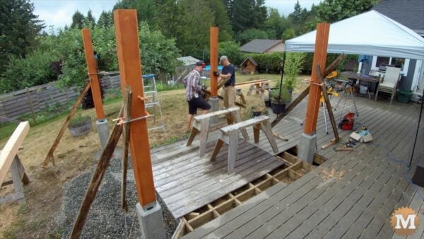 Standing posts on saddles and bracing Standing posts on saddles and bracing