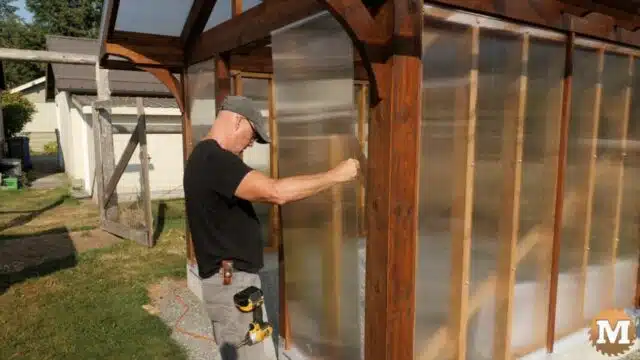 Installing glazing in greenhouse wall