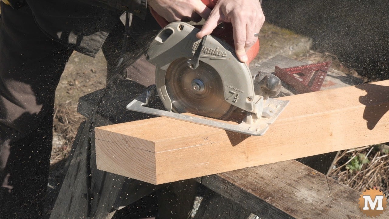 Cutting wood with a circular saw